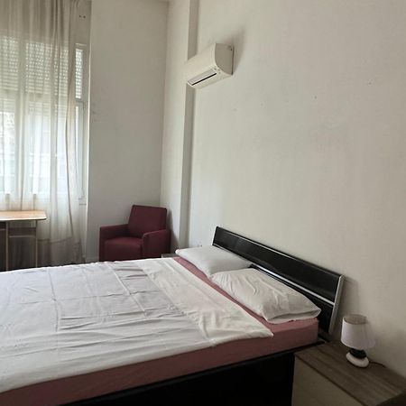 Ambassador Tirana Apartment מראה חיצוני תמונה