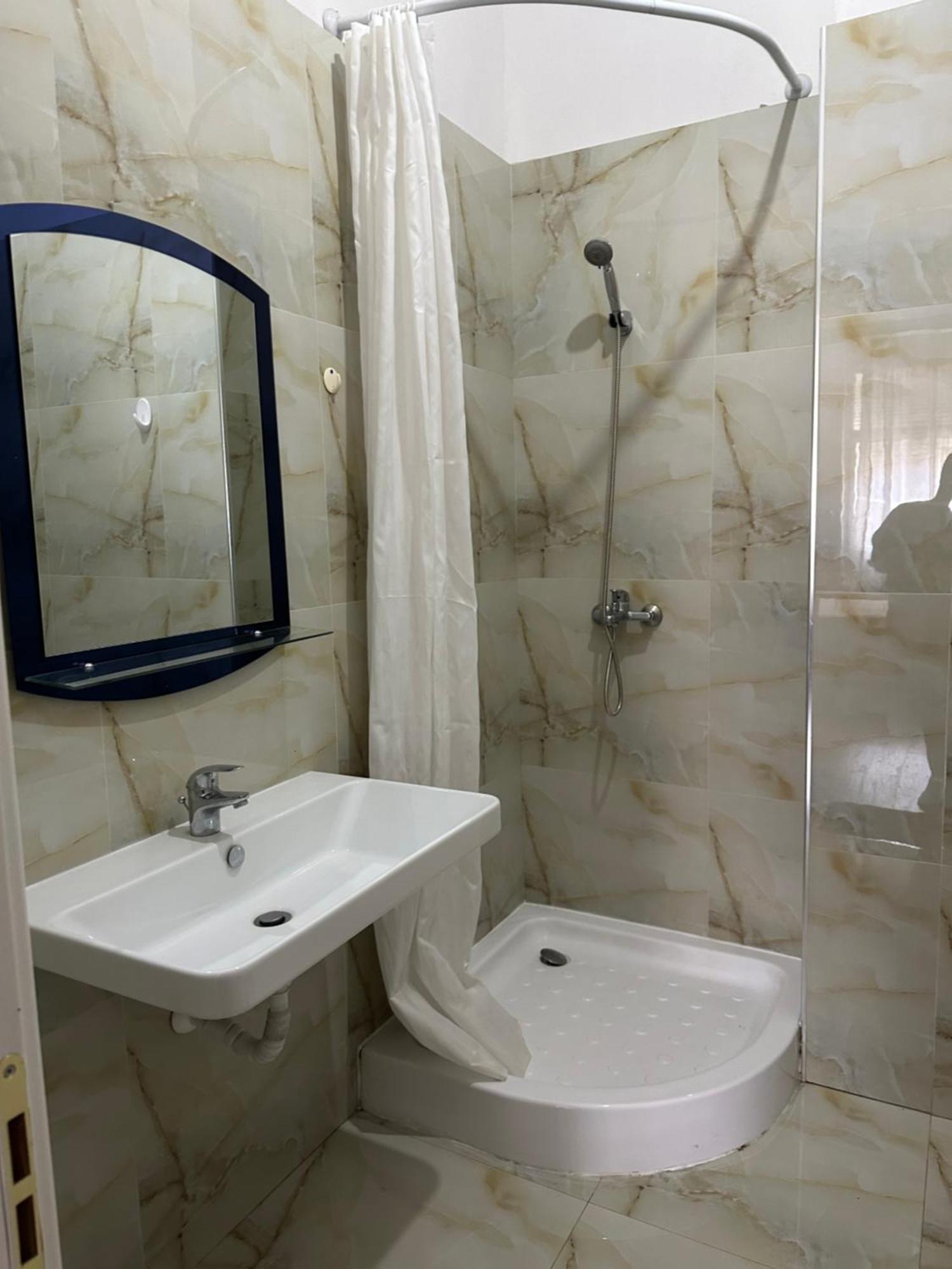 Ambassador Tirana Apartment מראה חיצוני תמונה